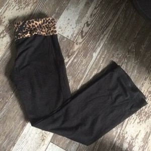 PINK yoga pants with cheetah print band